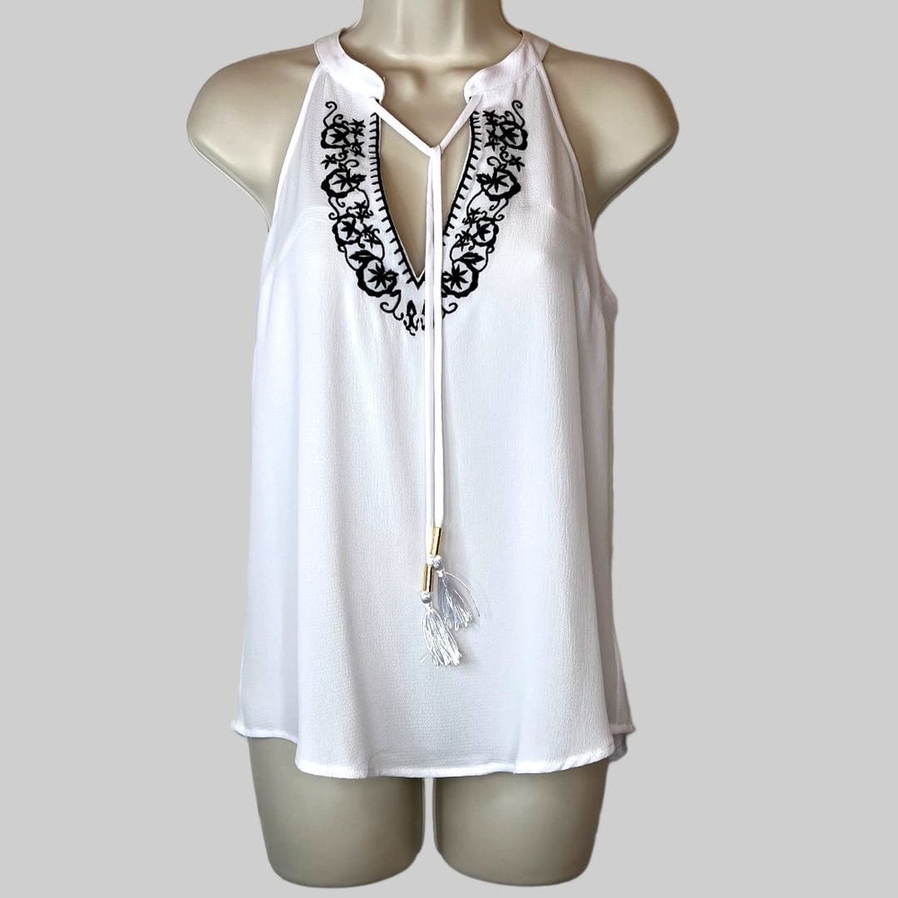bebe Embroidered Sleeveless V-neck Top in White and Black Size Small